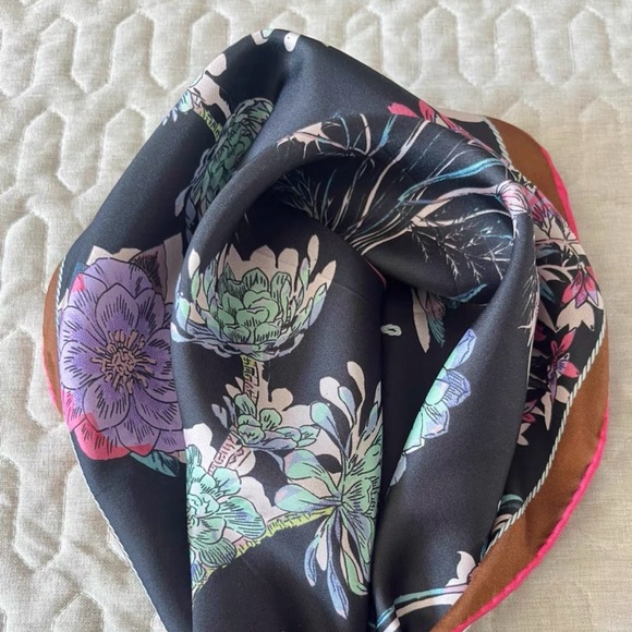 Daks scarf - Picture 7 of 8